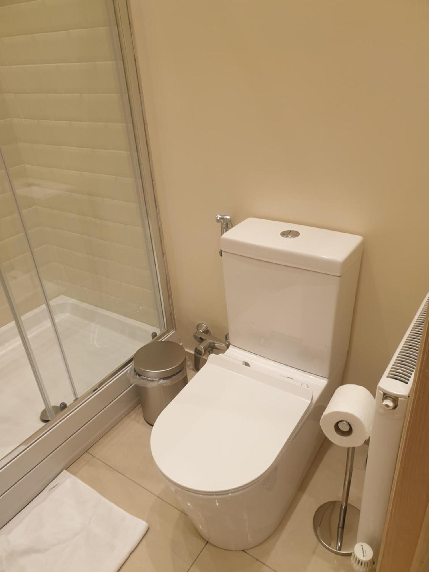 London Luxury Apartments 3 Bedroom Sleeps 8 With 3 Bathrooms 4 Mins Walk To Tube Free Parking Ilford Exterior foto