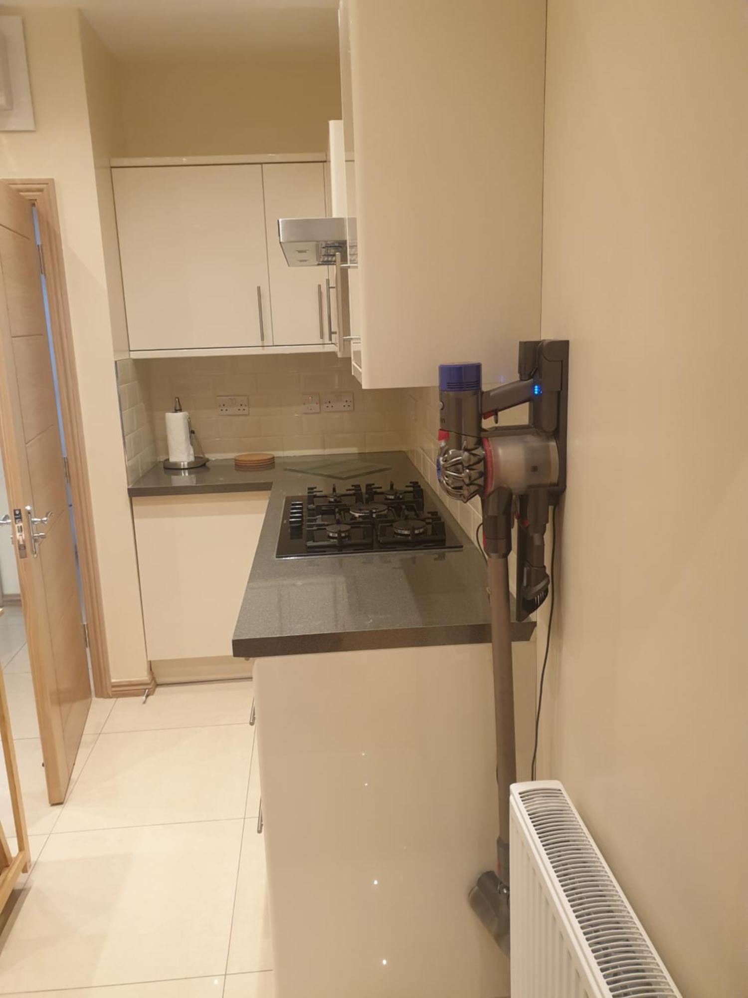 London Luxury Apartments 3 Bedroom Sleeps 8 With 3 Bathrooms 4 Mins Walk To Tube Free Parking Ilford Exterior foto