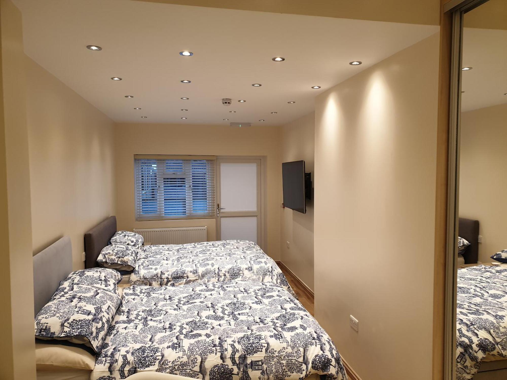 London Luxury Apartments 3 Bedroom Sleeps 8 With 3 Bathrooms 4 Mins Walk To Tube Free Parking Ilford Exterior foto