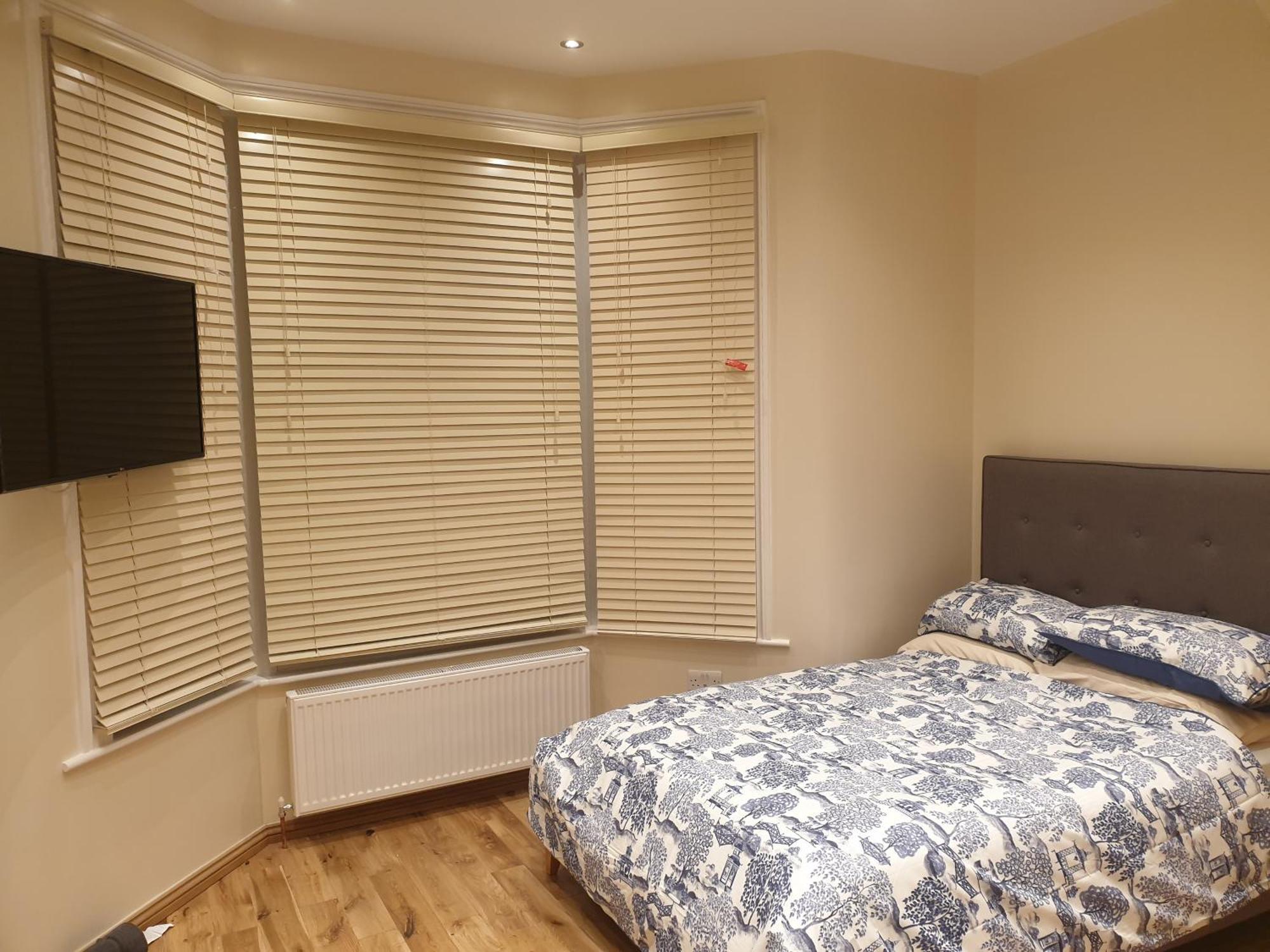 London Luxury Apartments 3 Bedroom Sleeps 8 With 3 Bathrooms 4 Mins Walk To Tube Free Parking Ilford Exterior foto